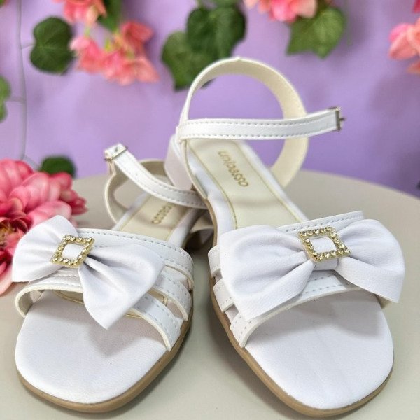 Sandália Infantil de Tiras Branco Com Laço e Strass Luxo